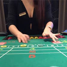 Người chơi Việt Nam trải nghiệm game slot trên điện thoại di động